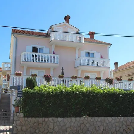 Gostinjska kuća Ravlic Ana 3*