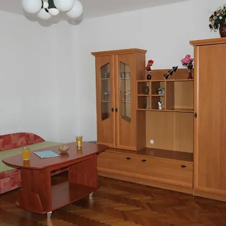 Ravlić Ana *
