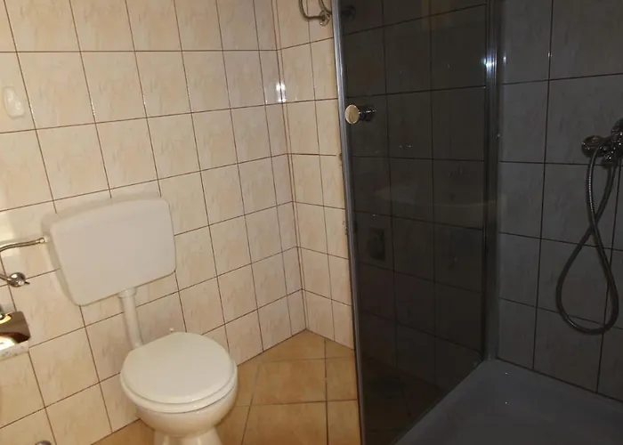 ゲストハウス Ravlic Ana 3*