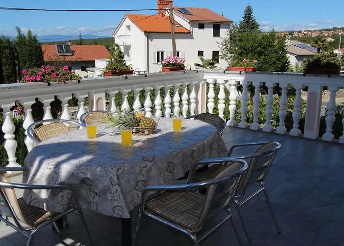 ゲストハウス Ravlic Ana 3*